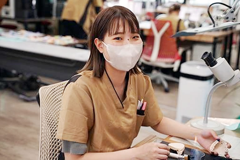 女性歯科技工士あいさつ